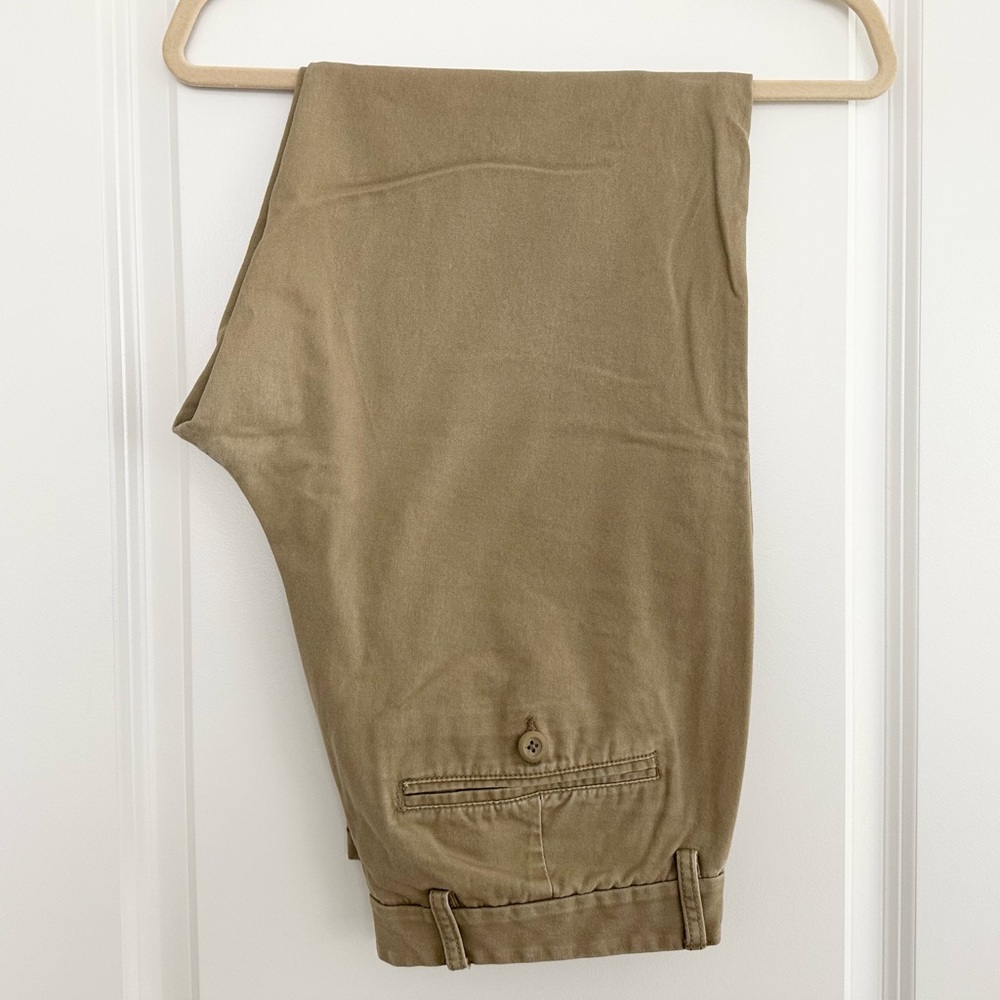 Old Navy Ultimate Loose Khaki Chino Pants